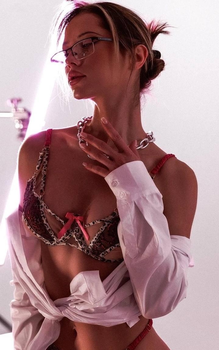 Мила привлекательная девушка из Арсеньева цена от 6000 руб